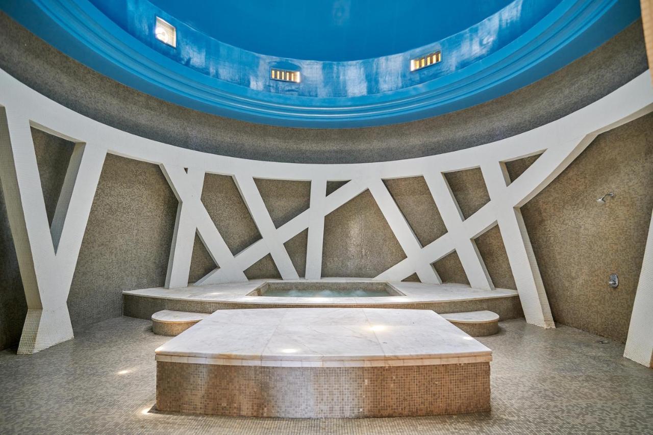 Mosaique Beach Resort Taba Heights Buitenkant foto The interior of the chapel