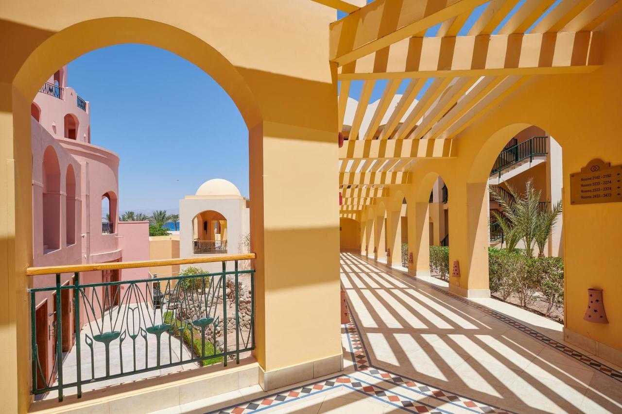 Mosaique Beach Resort Taba Heights Buitenkant foto The resort's architecture