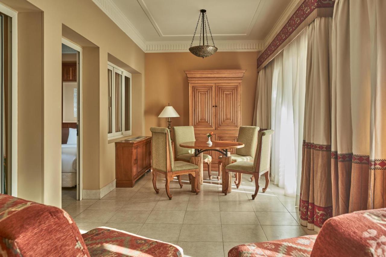 Mosaique Beach Resort Taba Heights Buitenkant foto A suite at the Hilton