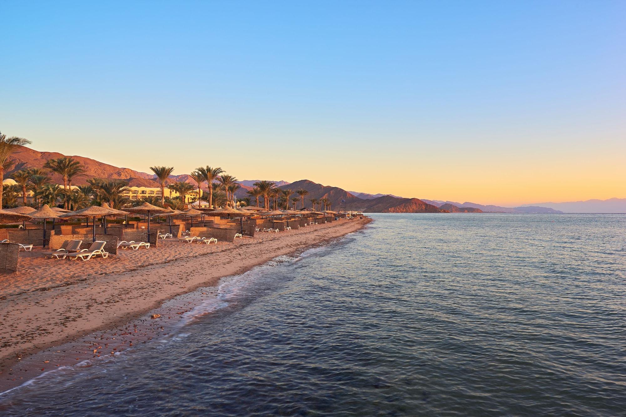 Mosaique Beach Resort Taba Heights Buitenkant foto Sunset at the Red Sea